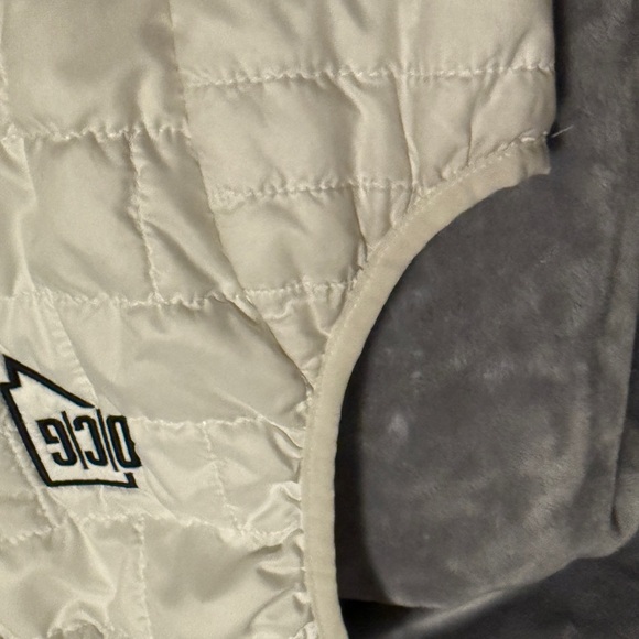 Patagonia White Quilted Down Vest with Logo - Picture 6 of 7